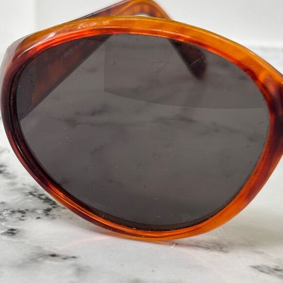 Women's Tortoise Frame Retro Oval Lens Full Rim Sunglasses OS - Picture 3 of 8